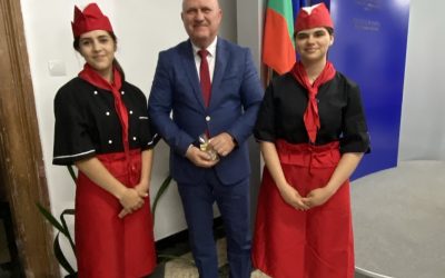 Участие на СГХСТ в благотворителен великденски базар в МОН